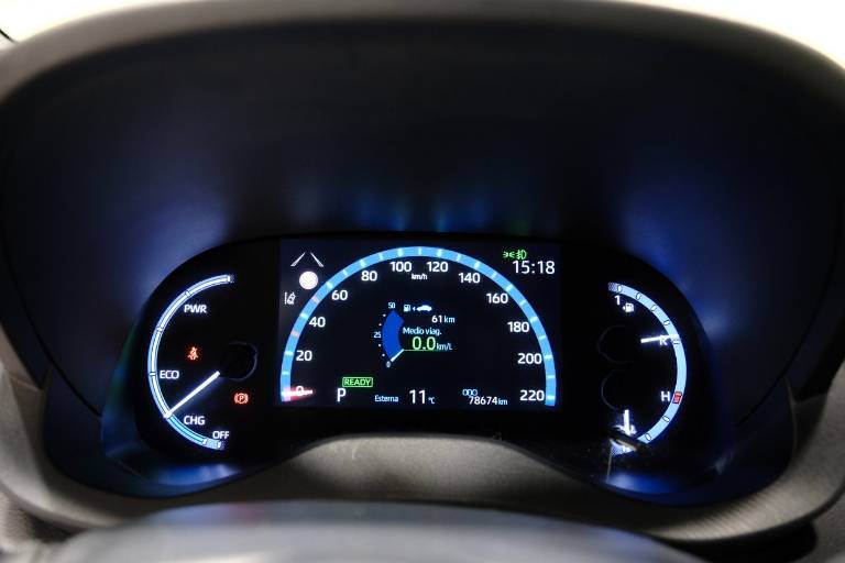 TOYOTA Yaris Cross 8