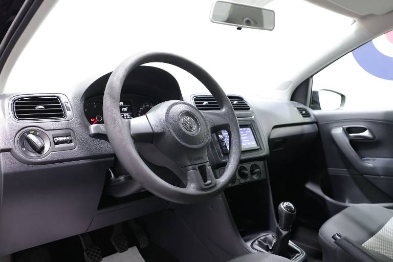 VOLKSWAGEN Polo 5