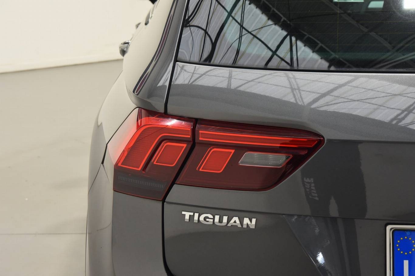 VOLKSWAGEN Tiguan 11