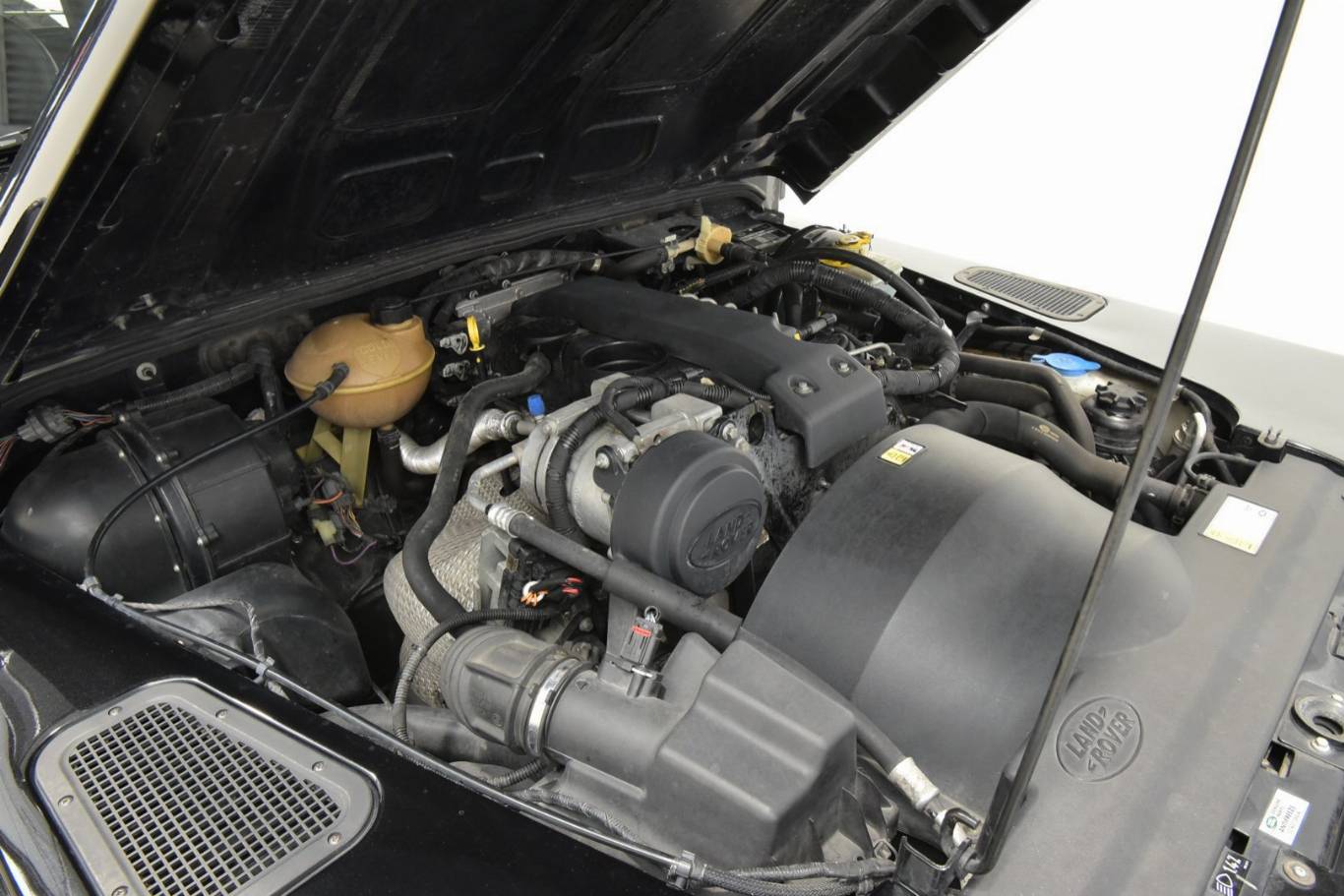 LAND ROVER Defender 66