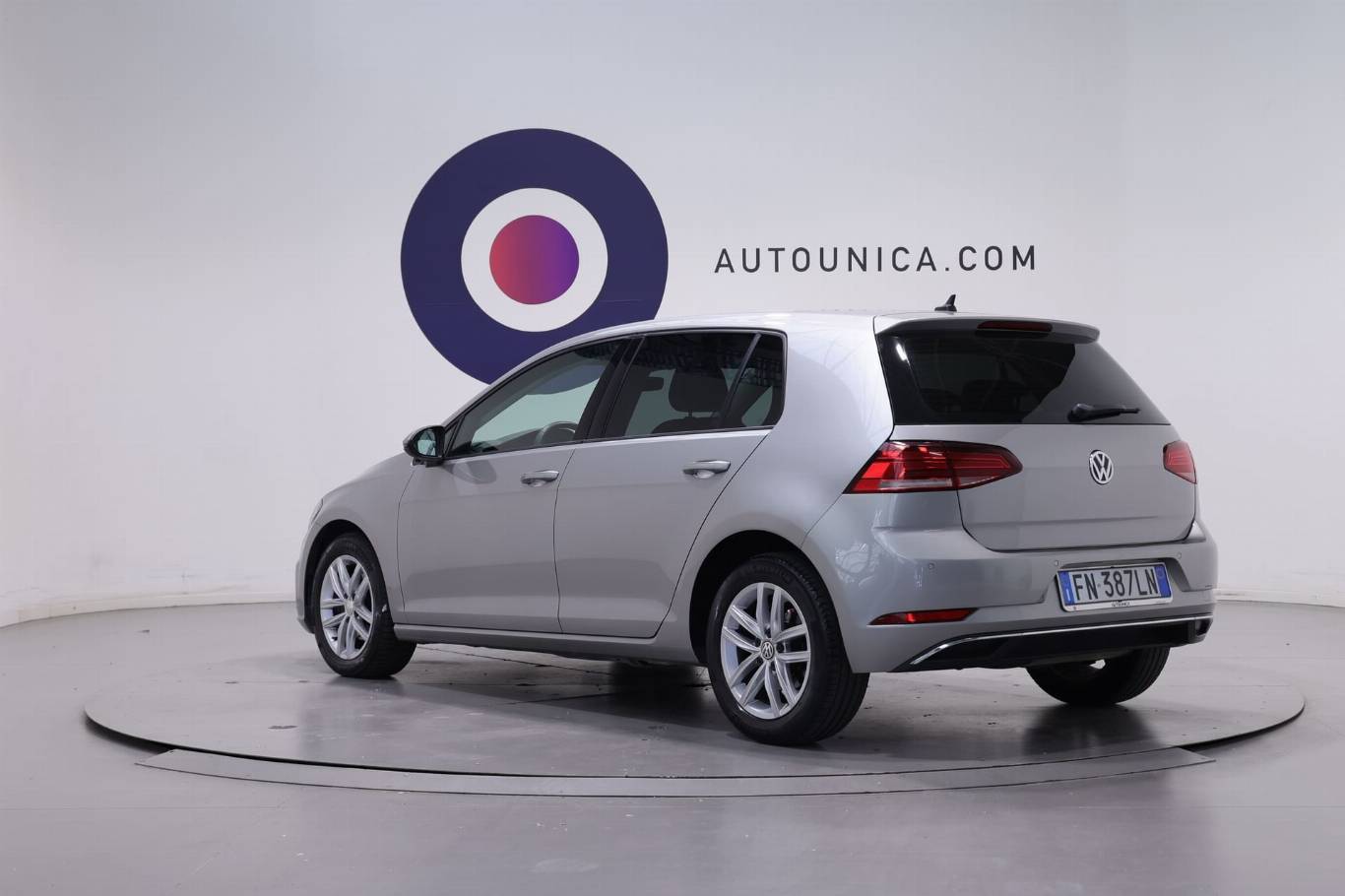 VOLKSWAGEN Golf 17
