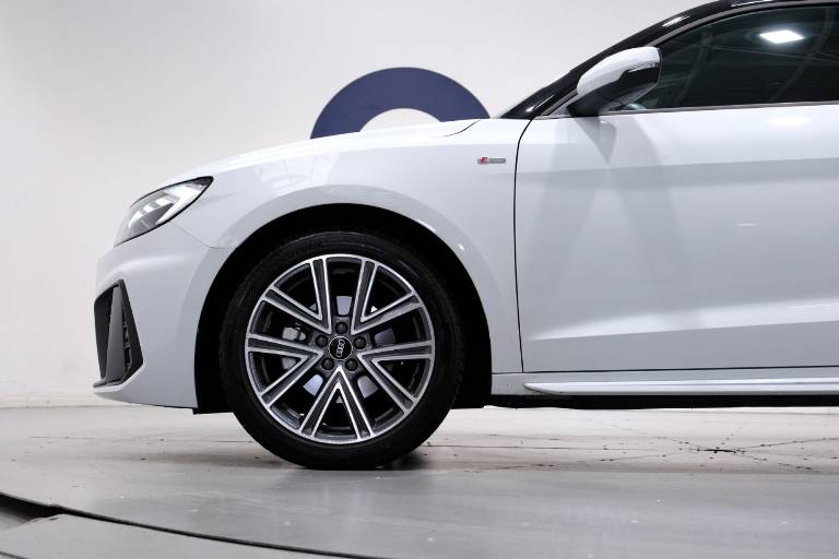 AUDI A1 12