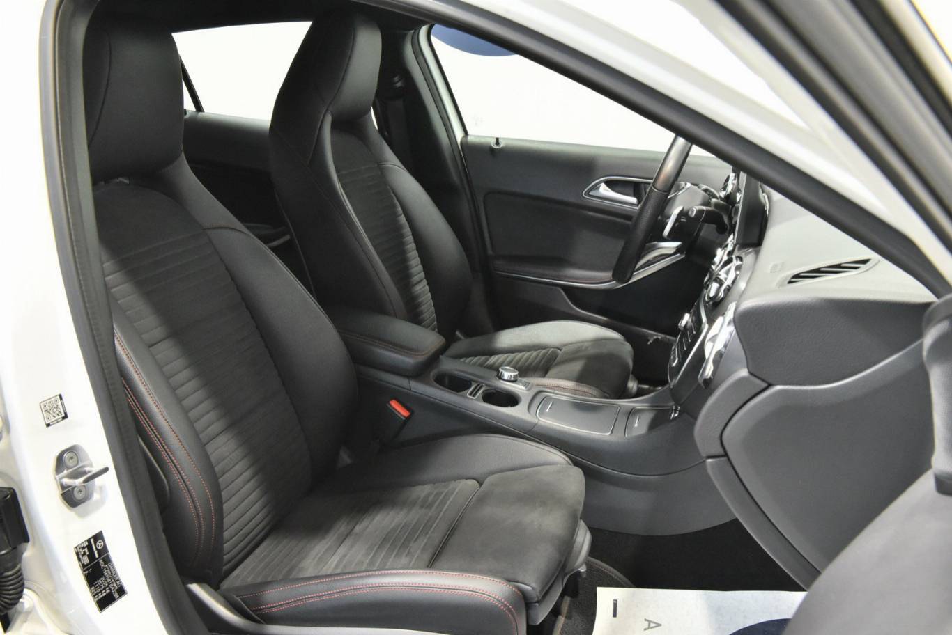 MERCEDES-BENZ GLA 200 21