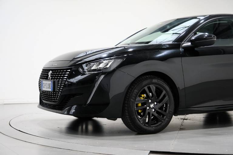 PEUGEOT 208 11