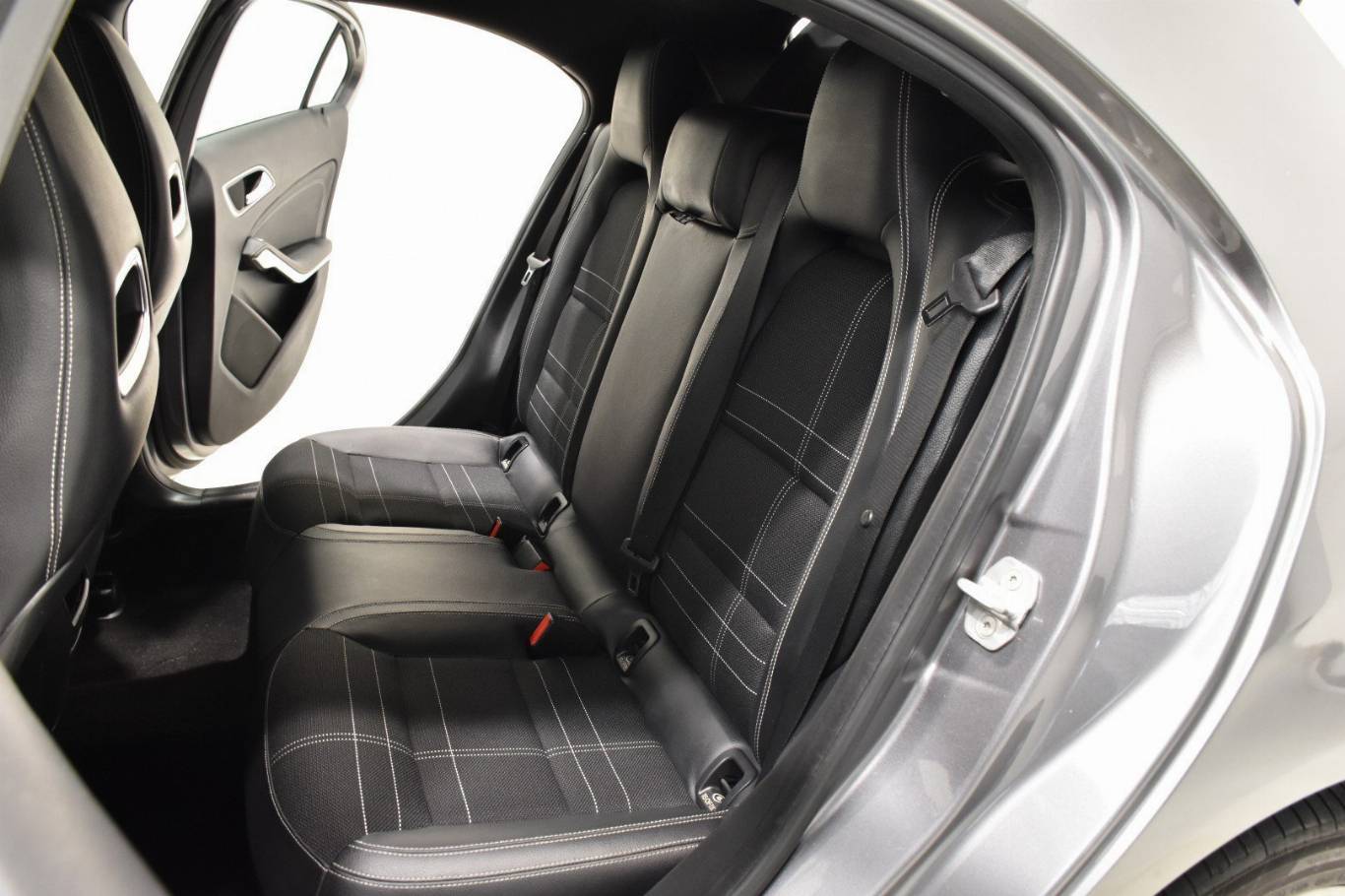 MERCEDES-BENZ A 180 35