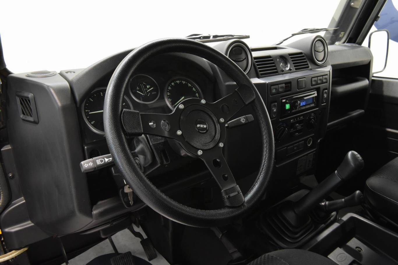 LAND ROVER Defender 3