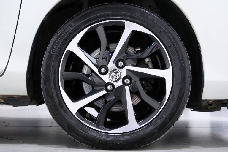 TOYOTA Yaris 14