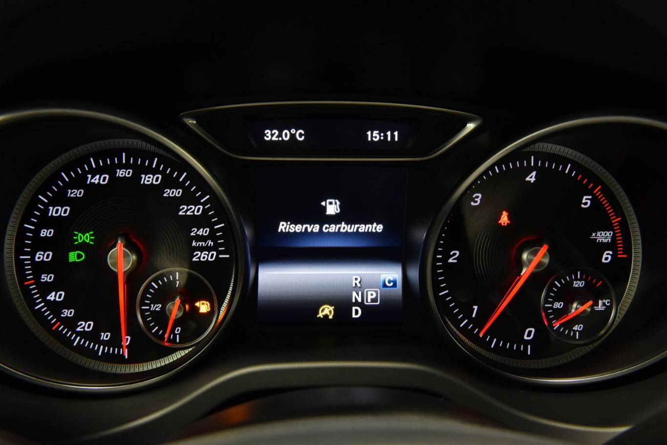 MERCEDES-BENZ GLA 200 43