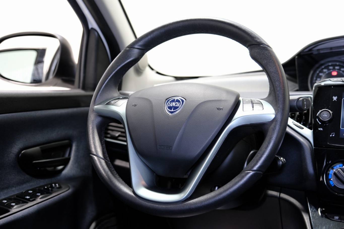 LANCIA Ypsilon 38