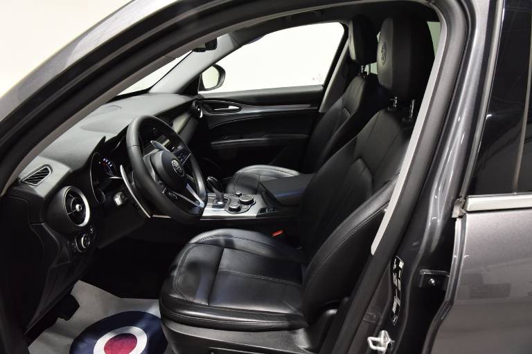 ALFA ROMEO Stelvio 4