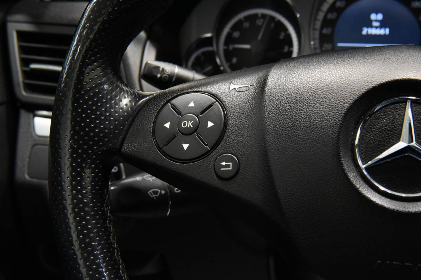 MERCEDES-BENZ E 220 24