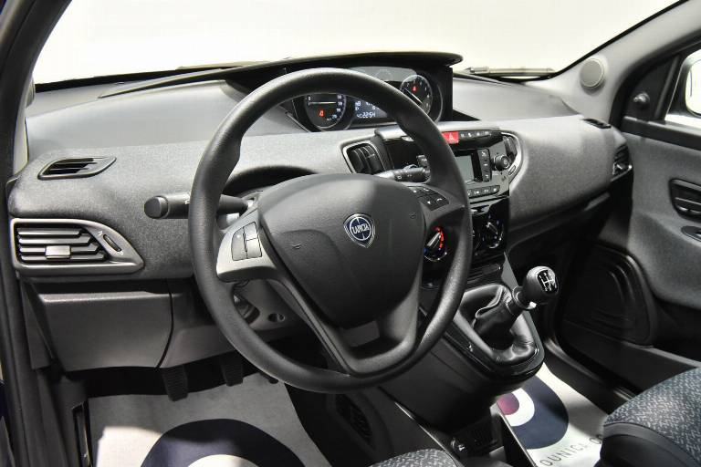 LANCIA Ypsilon 3