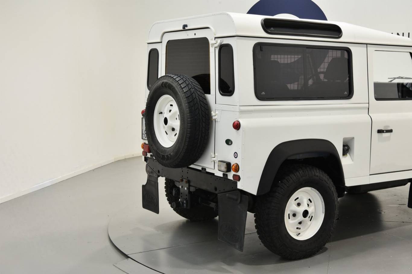 LAND ROVER Defender 18