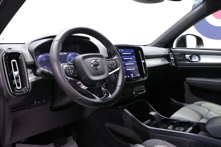 VOLVO XC40 5