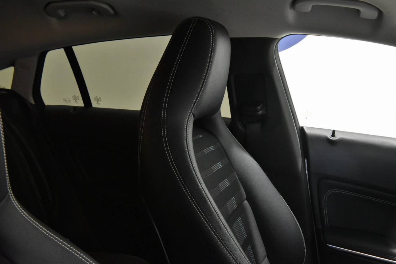 MERCEDES-BENZ CLA 180 22