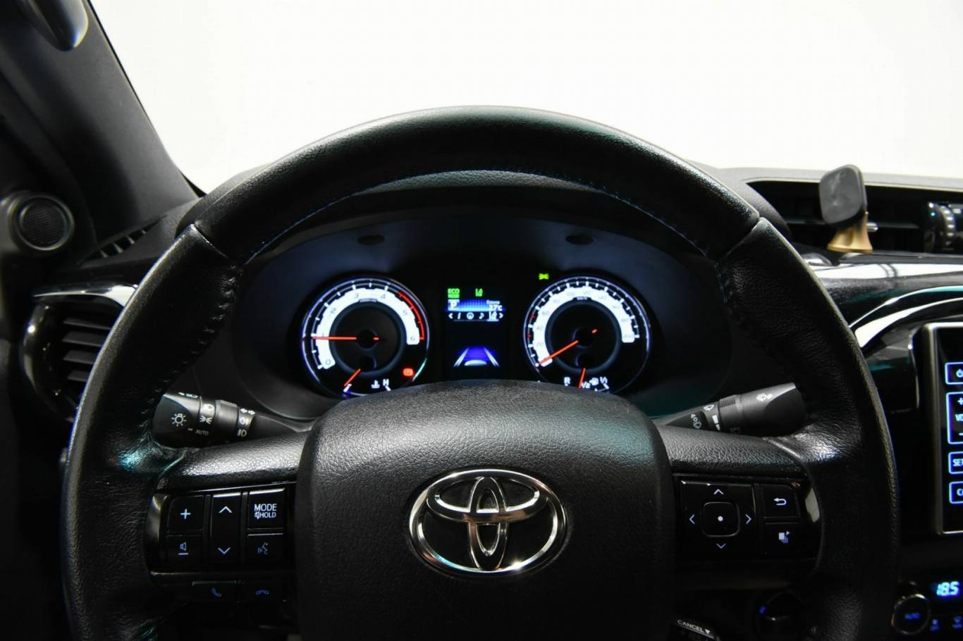 TOYOTA Hilux 9