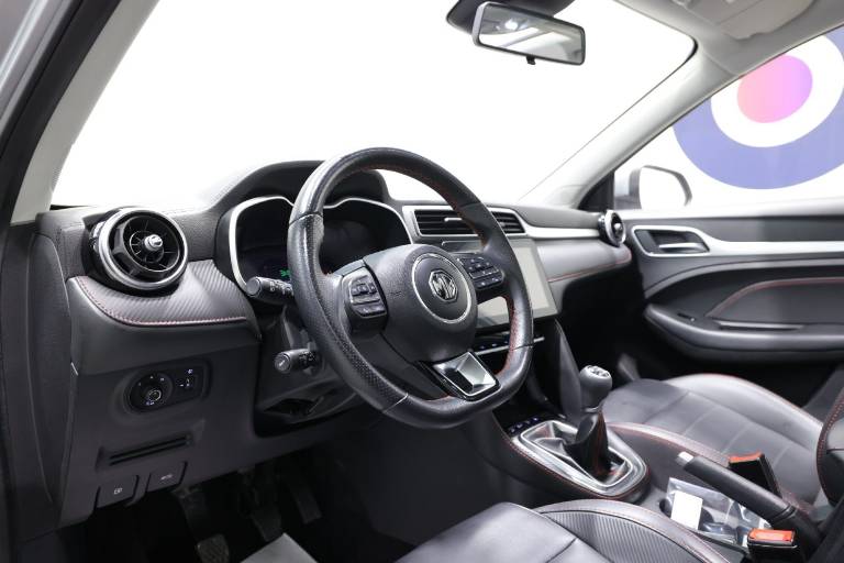 MG ZS 5