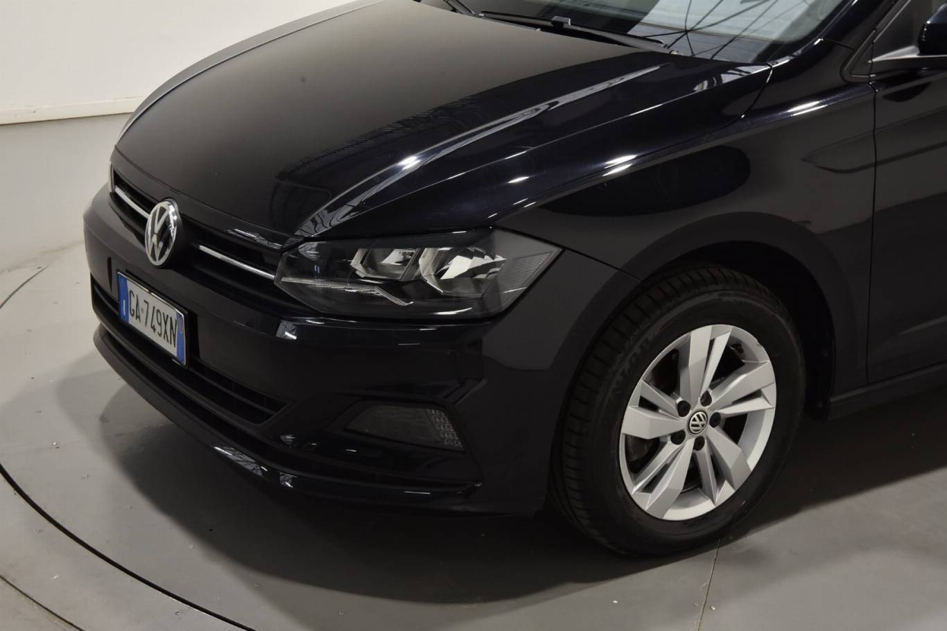 VOLKSWAGEN Polo 37