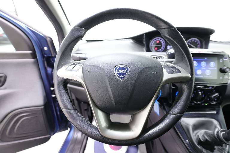 LANCIA Ypsilon 16
