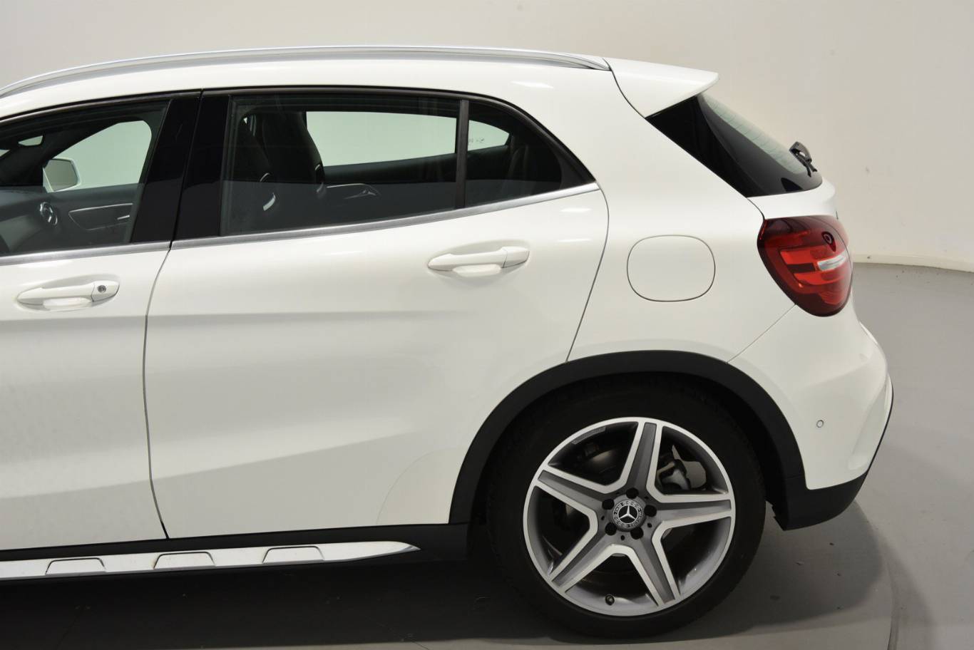 MERCEDES-BENZ GLA 200 57