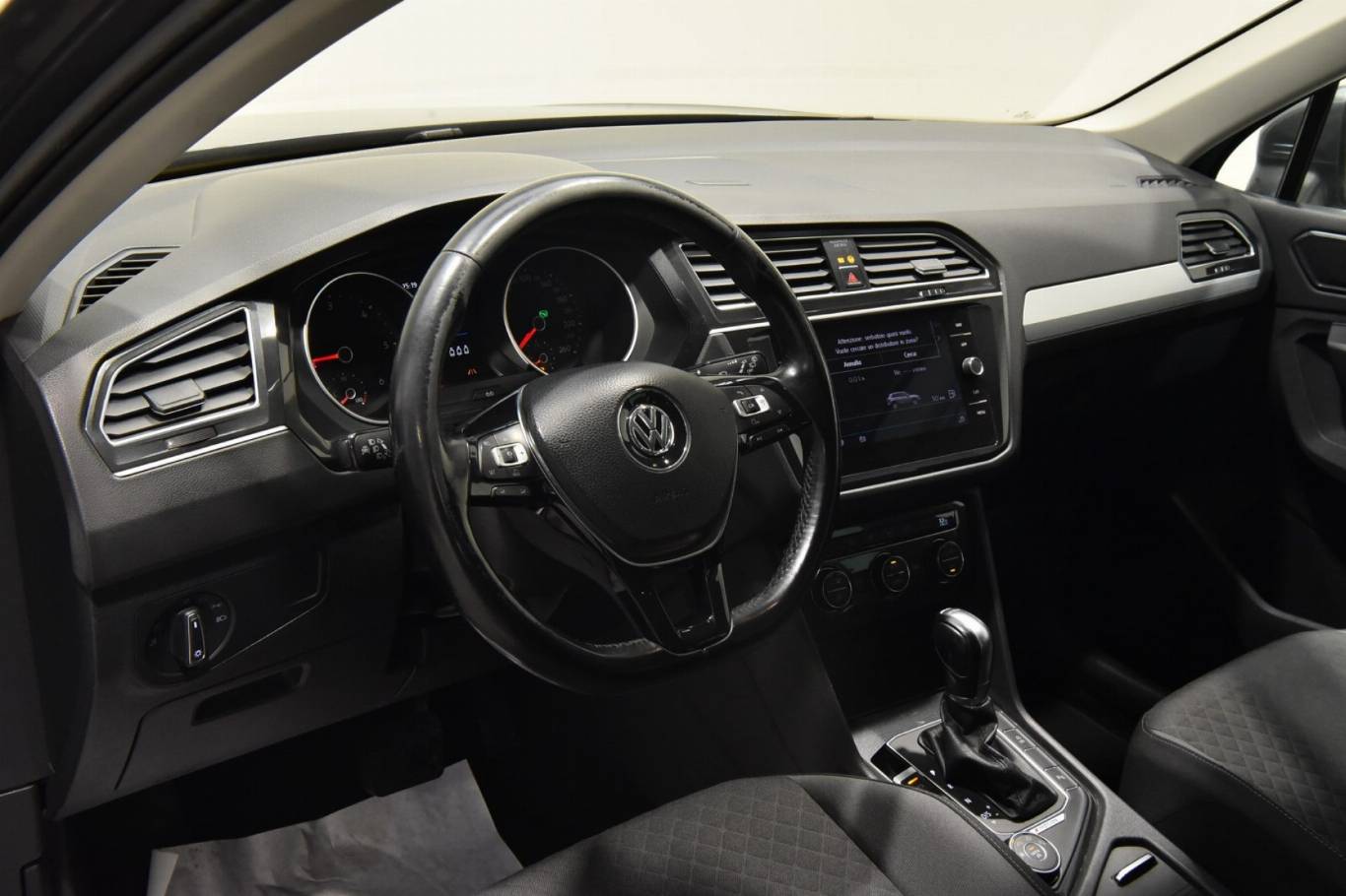 VOLKSWAGEN Tiguan 14