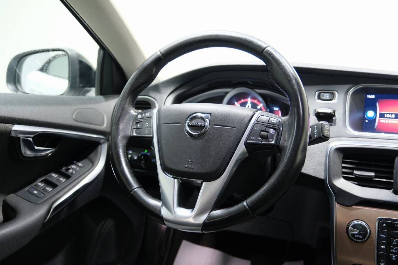 VOLVO V40 Cross Country 37