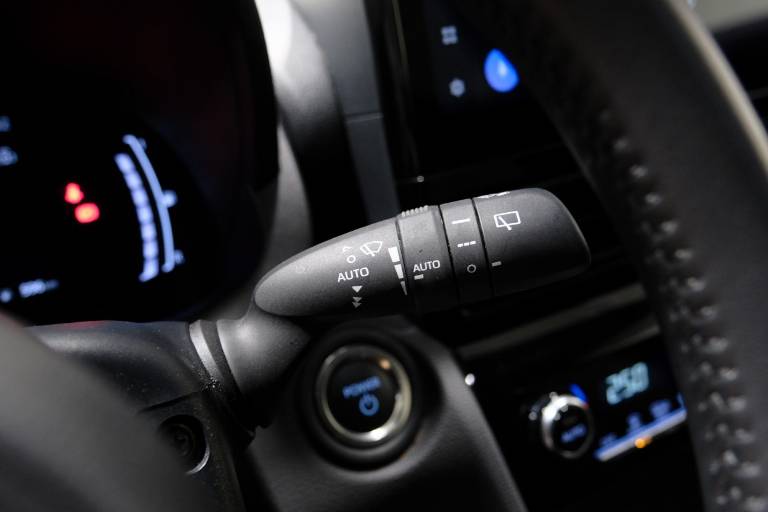 TOYOTA Yaris Cross 25