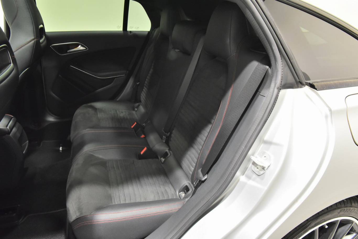 MERCEDES-BENZ CLA 220 19