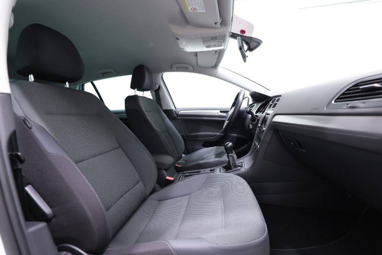 VOLKSWAGEN Golf 41