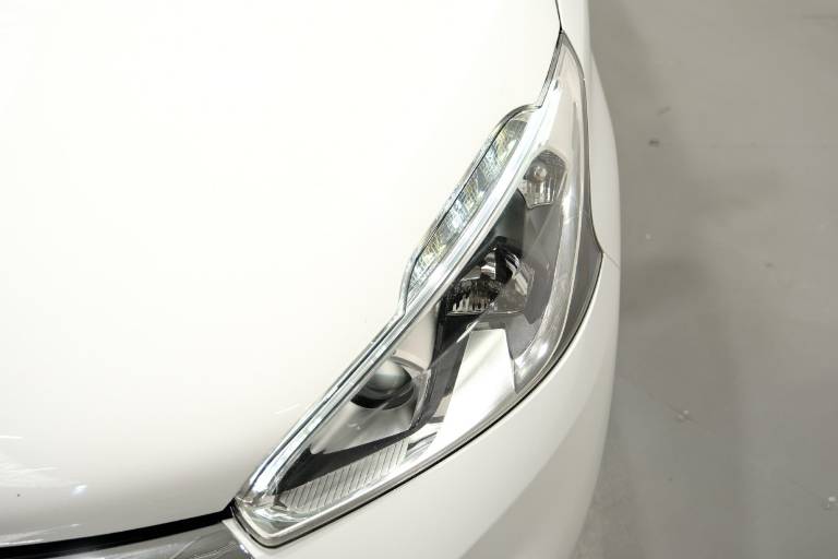 PEUGEOT 208 45
