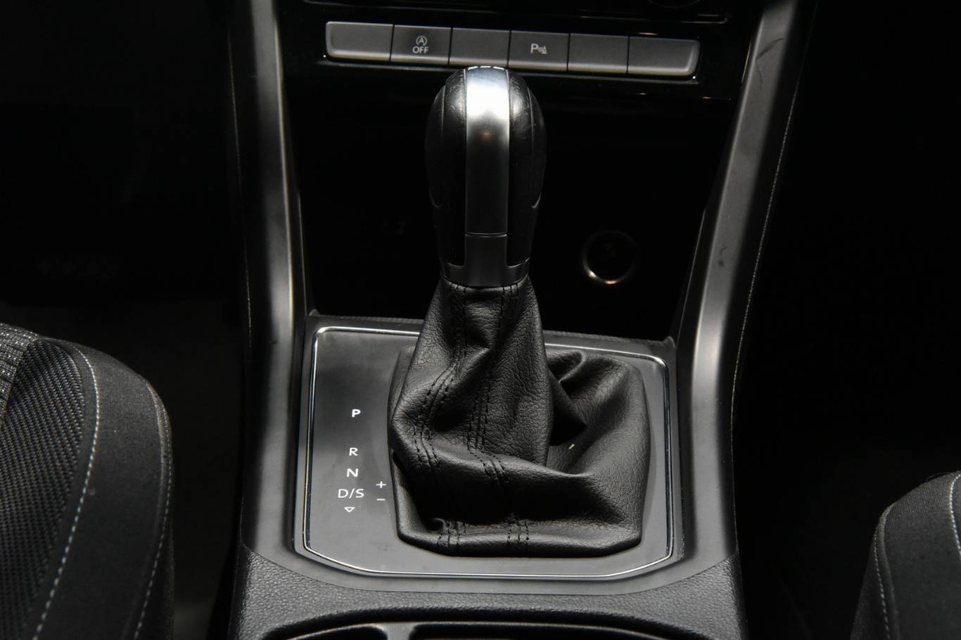 VOLKSWAGEN Touran 10