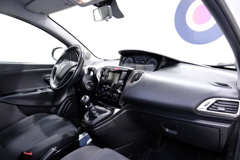 LANCIA Ypsilon 9