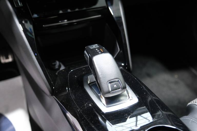 PEUGEOT 208 32