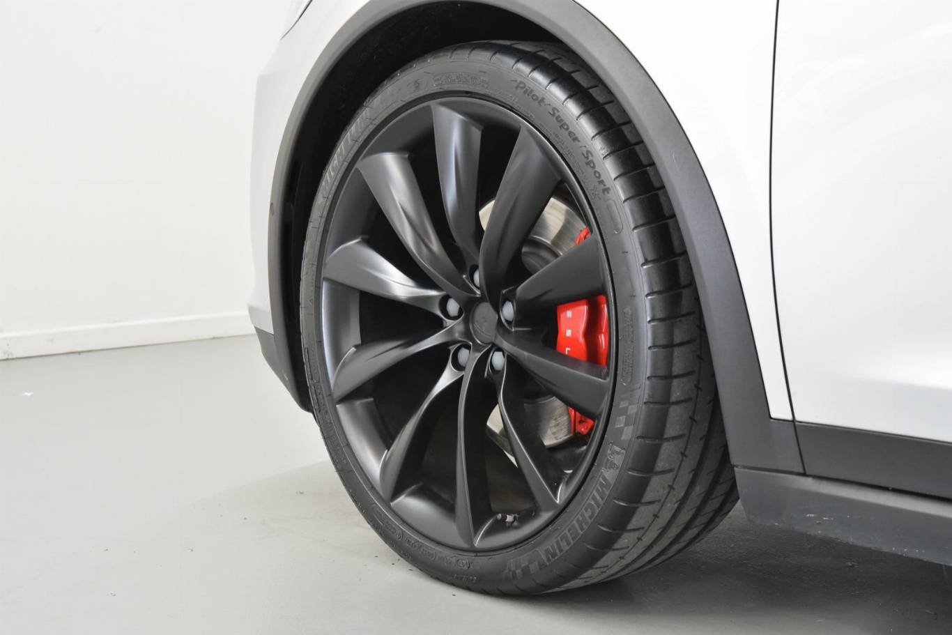 TESLA Model X 7
