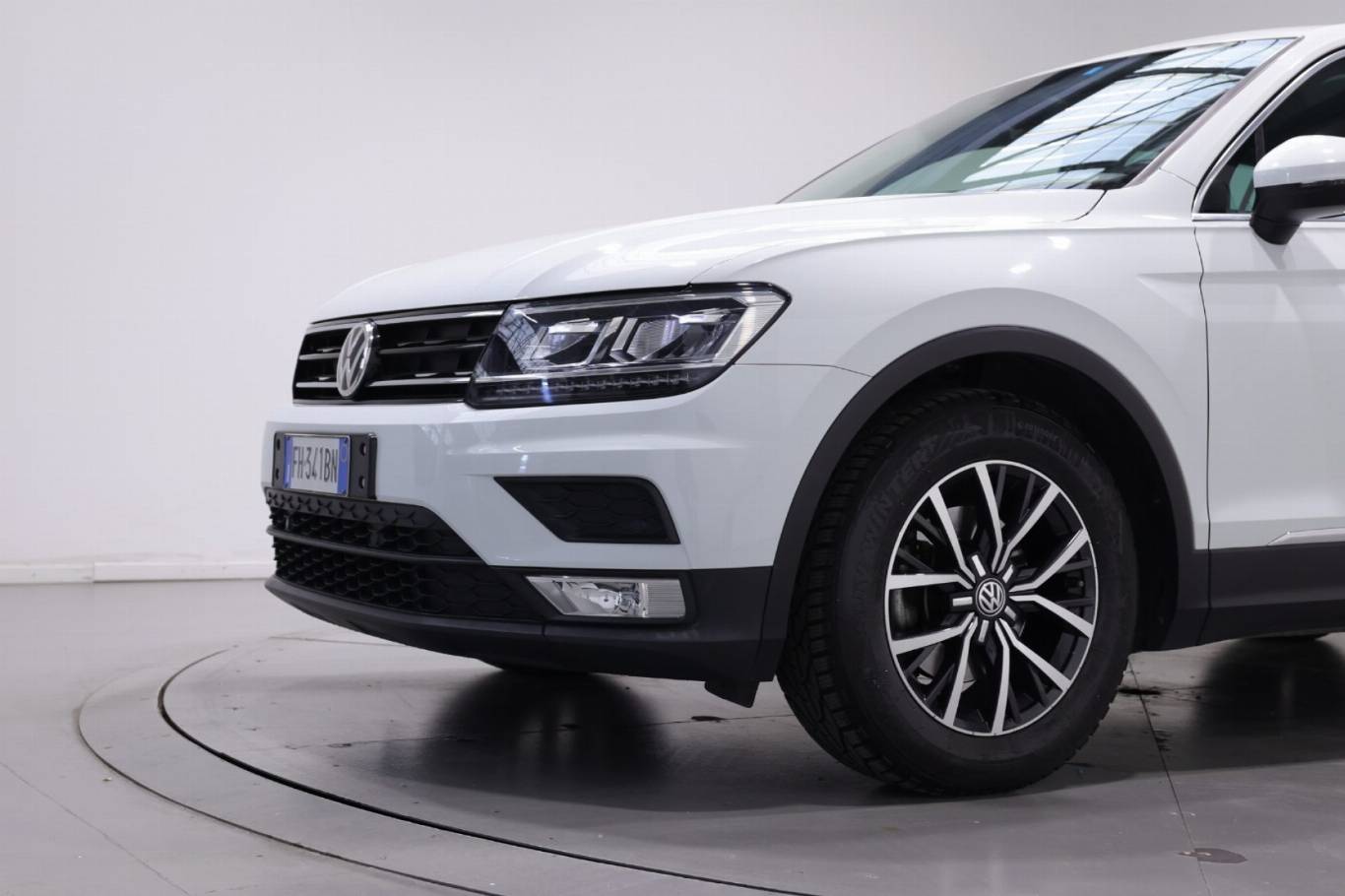 VOLKSWAGEN Tiguan 11