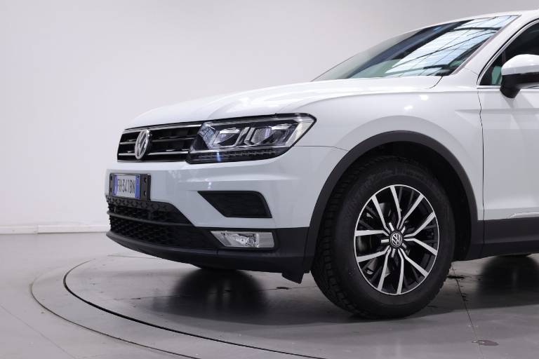 VOLKSWAGEN Tiguan 11