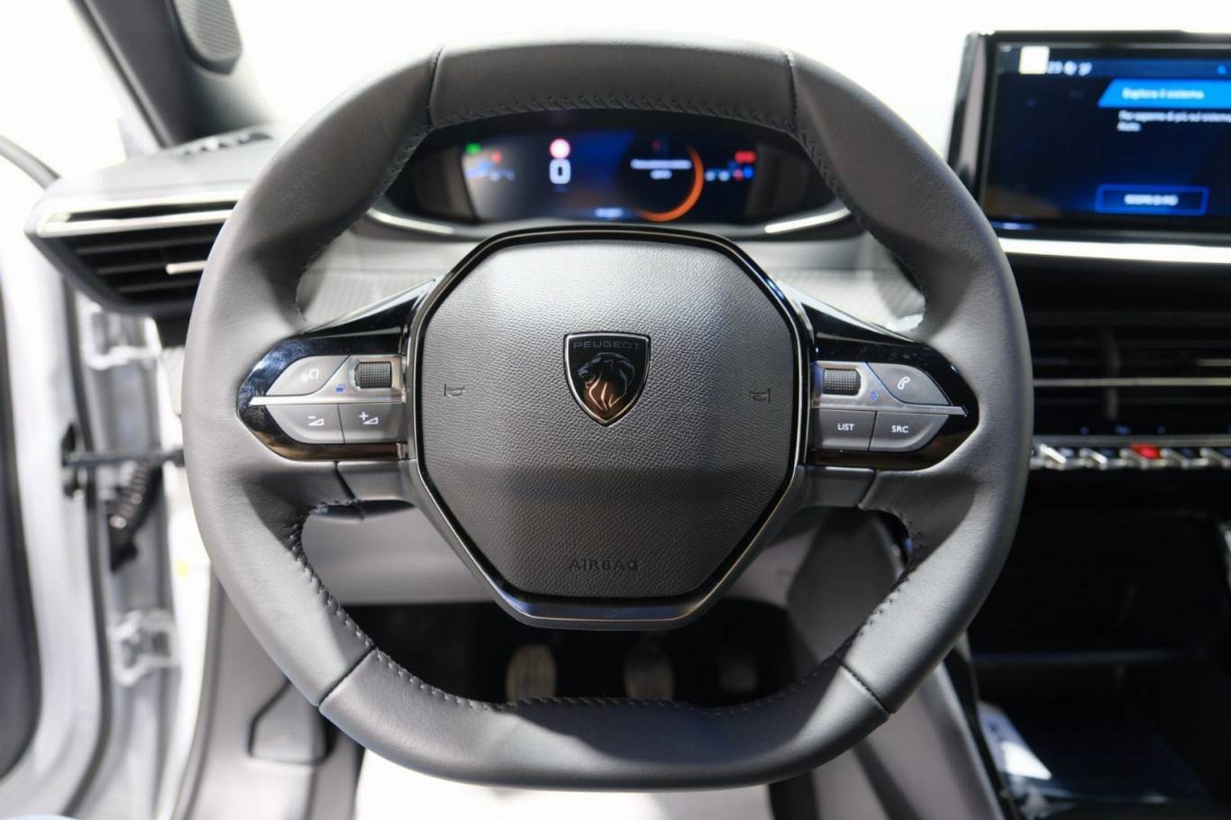 PEUGEOT 2008 7