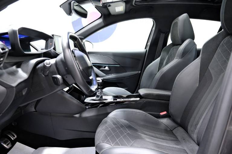 PEUGEOT 208 20