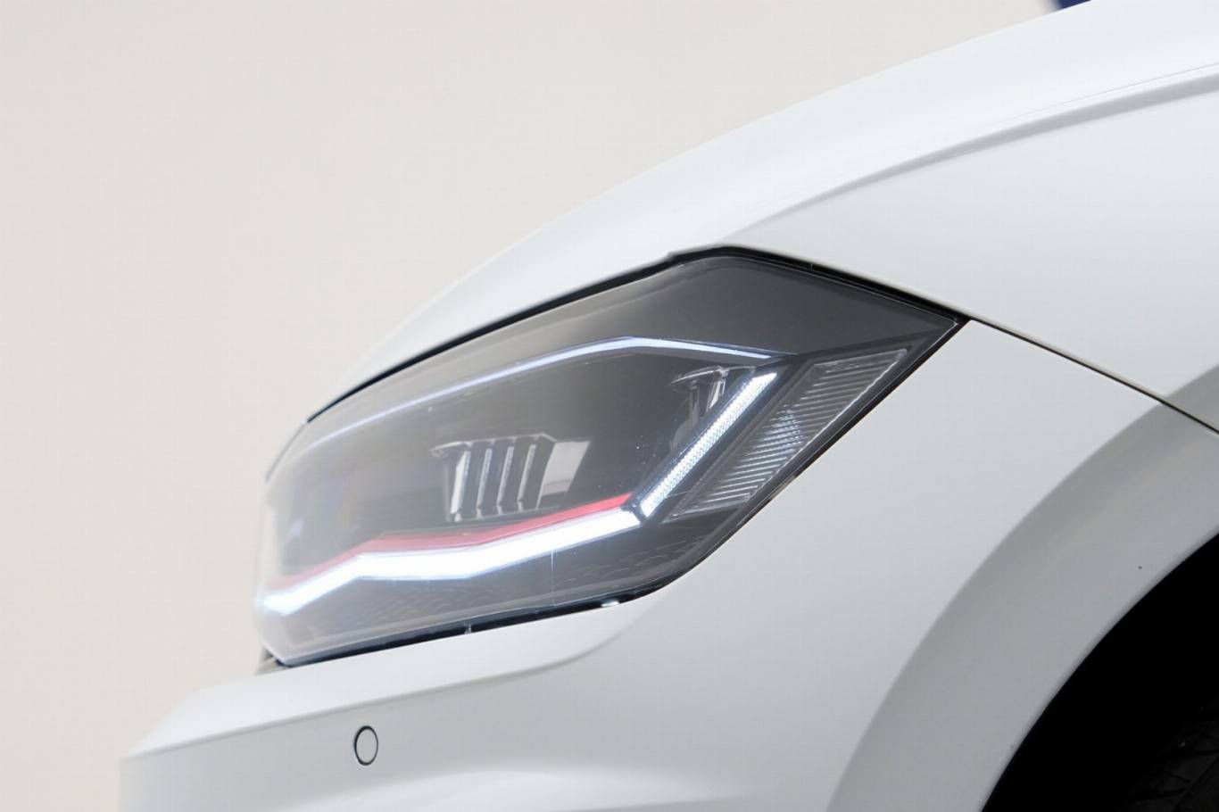 VOLKSWAGEN Polo GTI 16