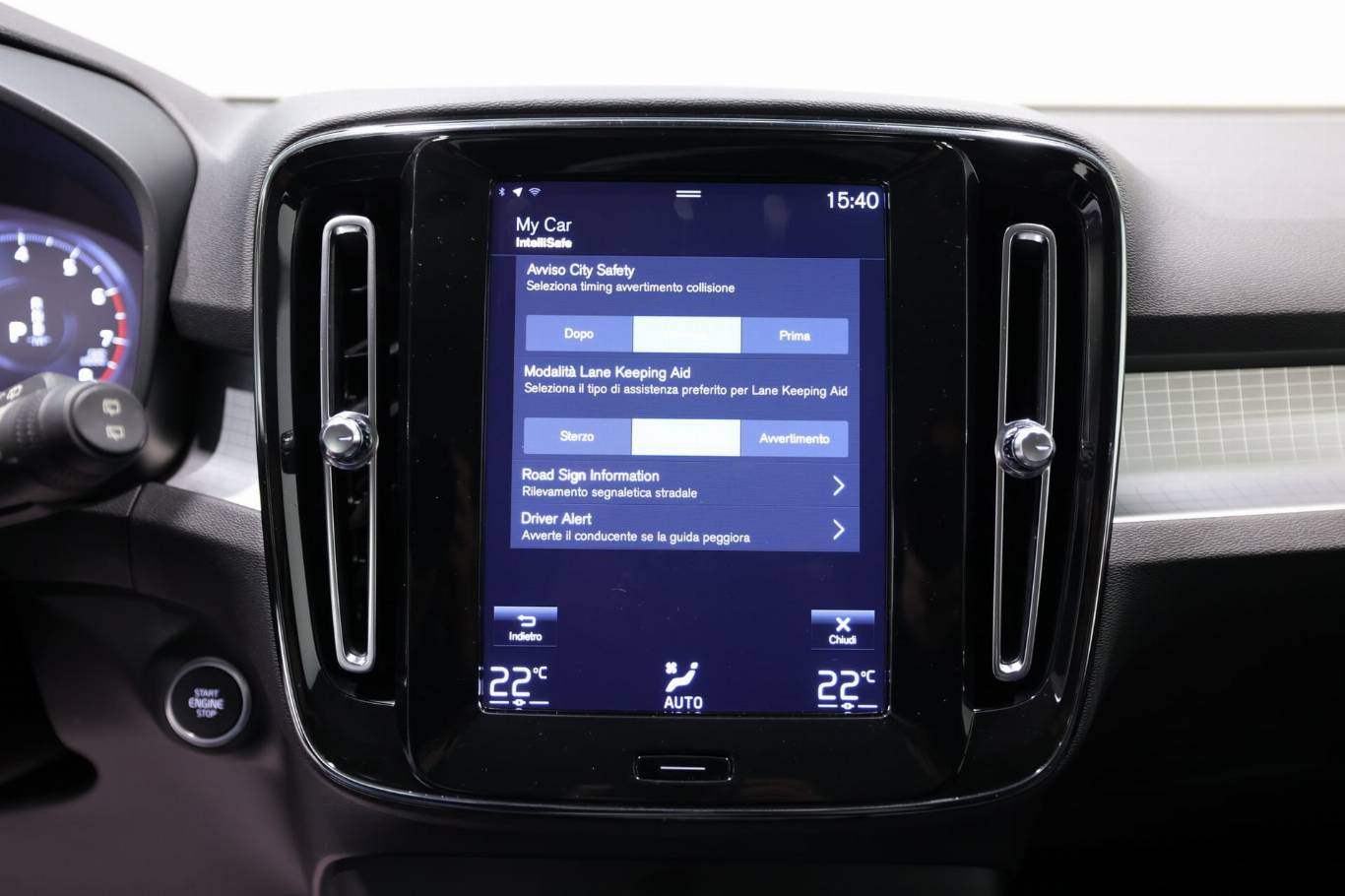 VOLVO XC40 26
