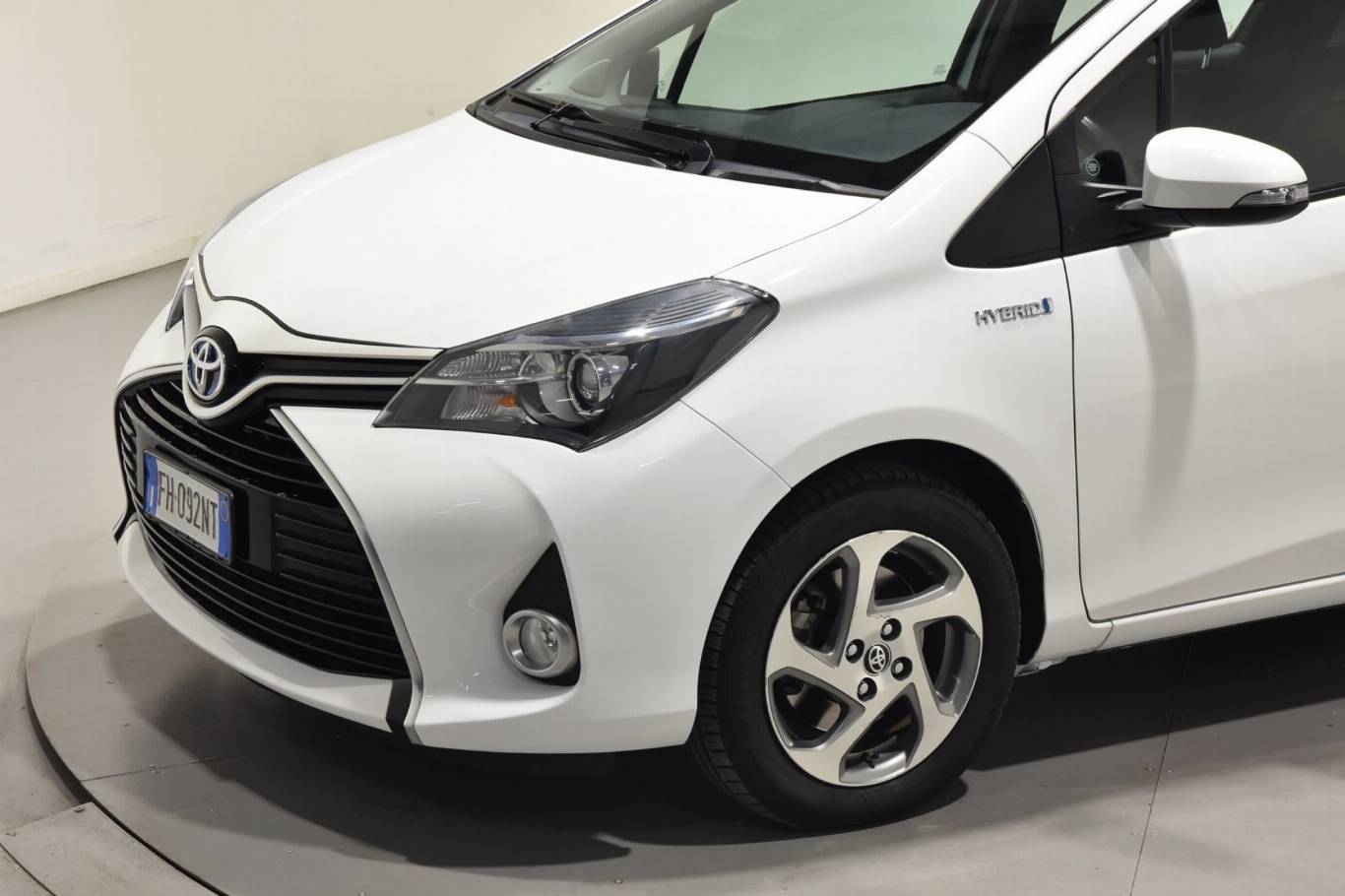 TOYOTA Yaris 13