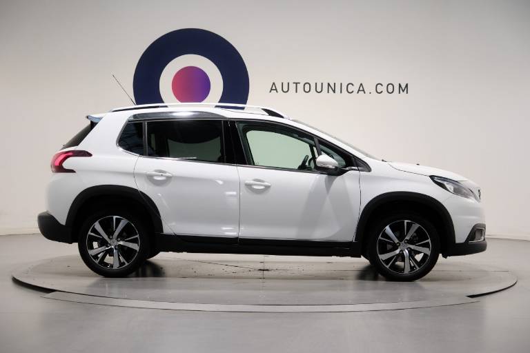 PEUGEOT 2008 4