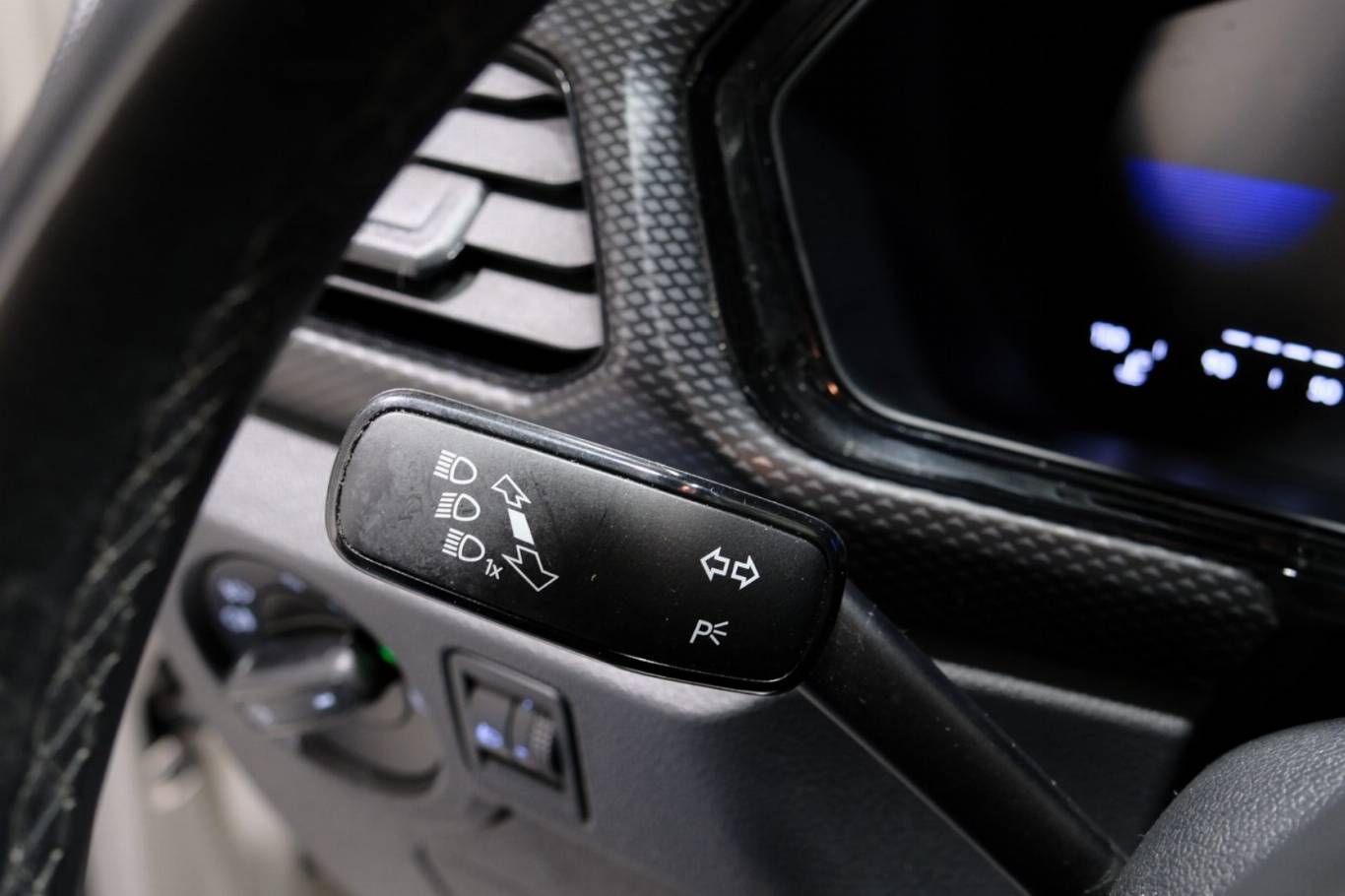 VOLKSWAGEN T-Cross 23