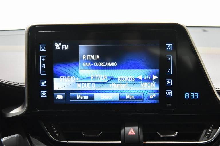TOYOTA C-HR 12