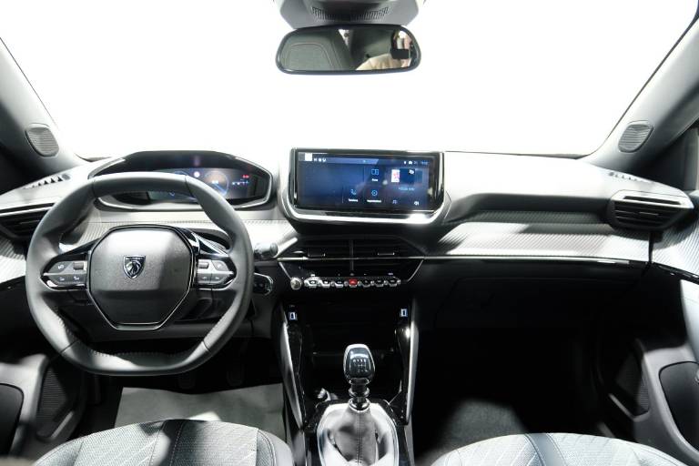 PEUGEOT 2008 9