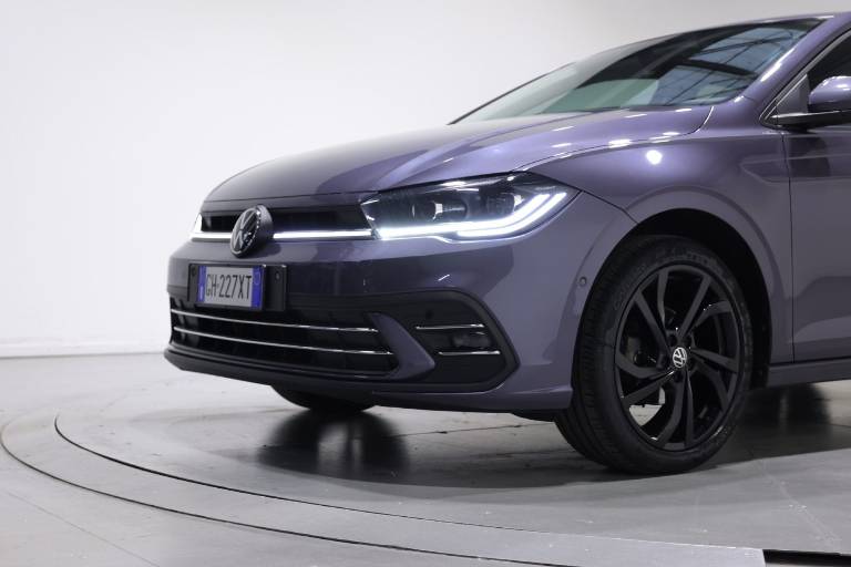VOLKSWAGEN Polo 11