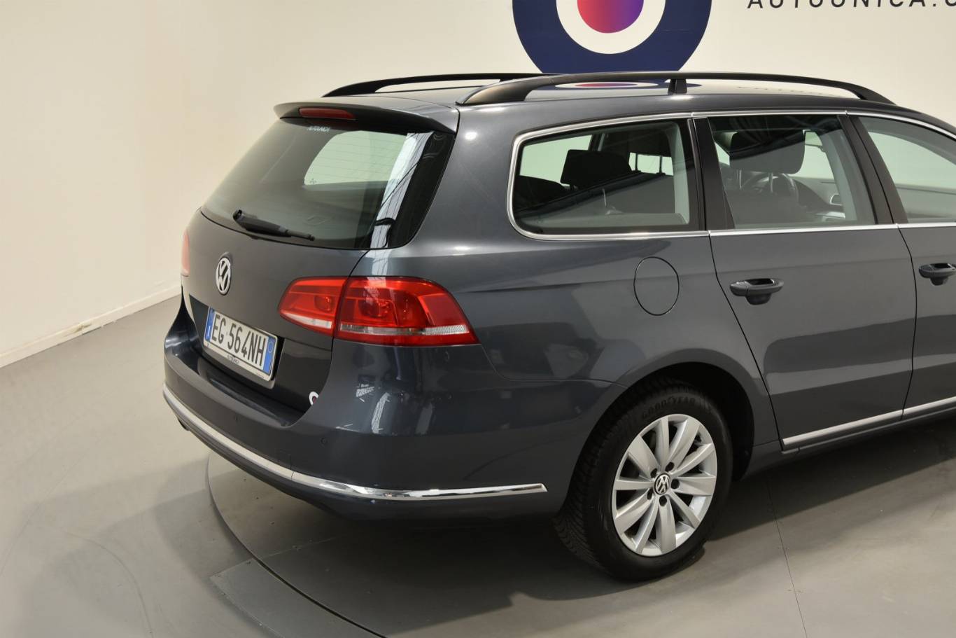 VOLKSWAGEN Passat 18