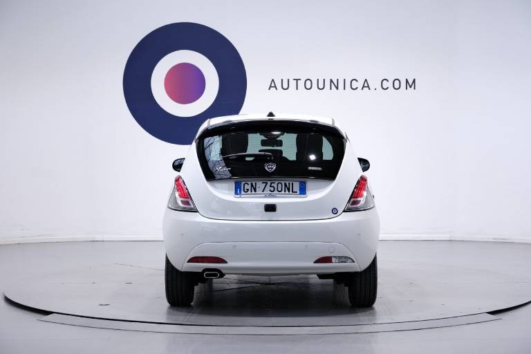 LANCIA Ypsilon 16