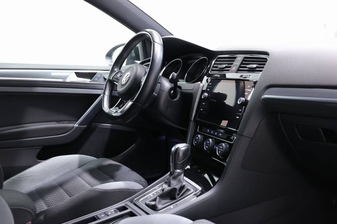 VOLKSWAGEN Golf 44