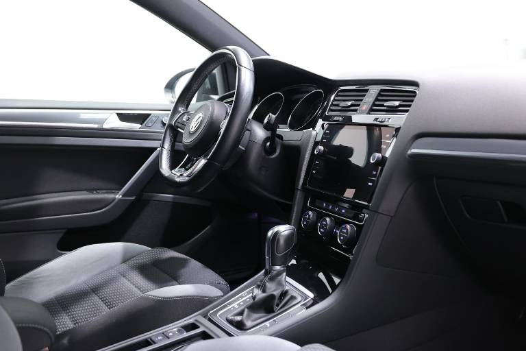 VOLKSWAGEN Golf 44